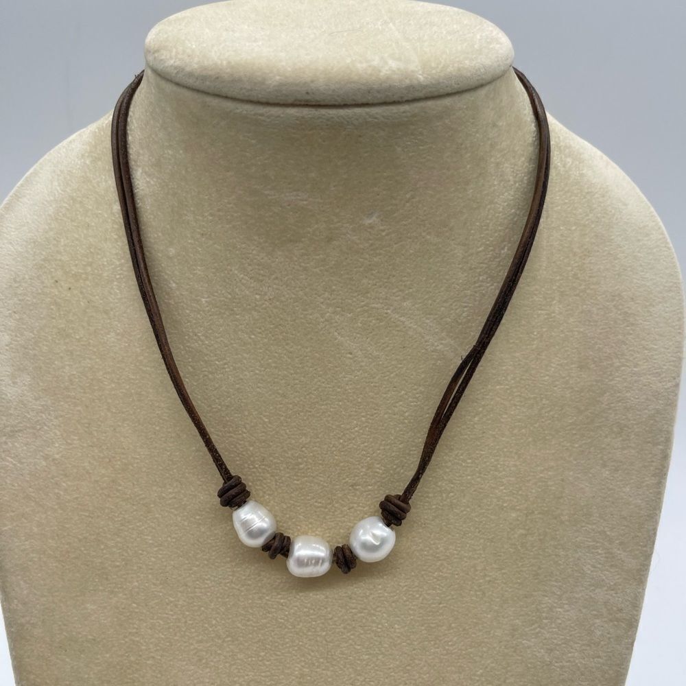 Triple Scoop Knot" Freshwater Pearl Necklace with Leather